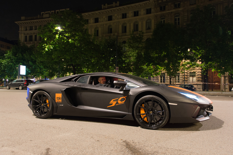Illustration for article titled Why A Fleet Of 350 Lamborghinis Is Currently Driving Across Italy